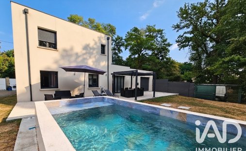 House in Germigny-l'Eveque, Ile-de-France, France 1