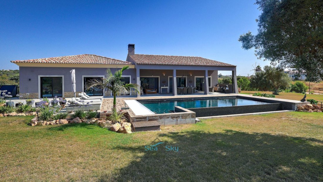 House in Lagoa e Carvoeiro, Algarve, Portugal 1 - 18566118