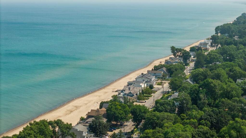 House in Beverly Shores, Indiana, United States 2 - 18564274