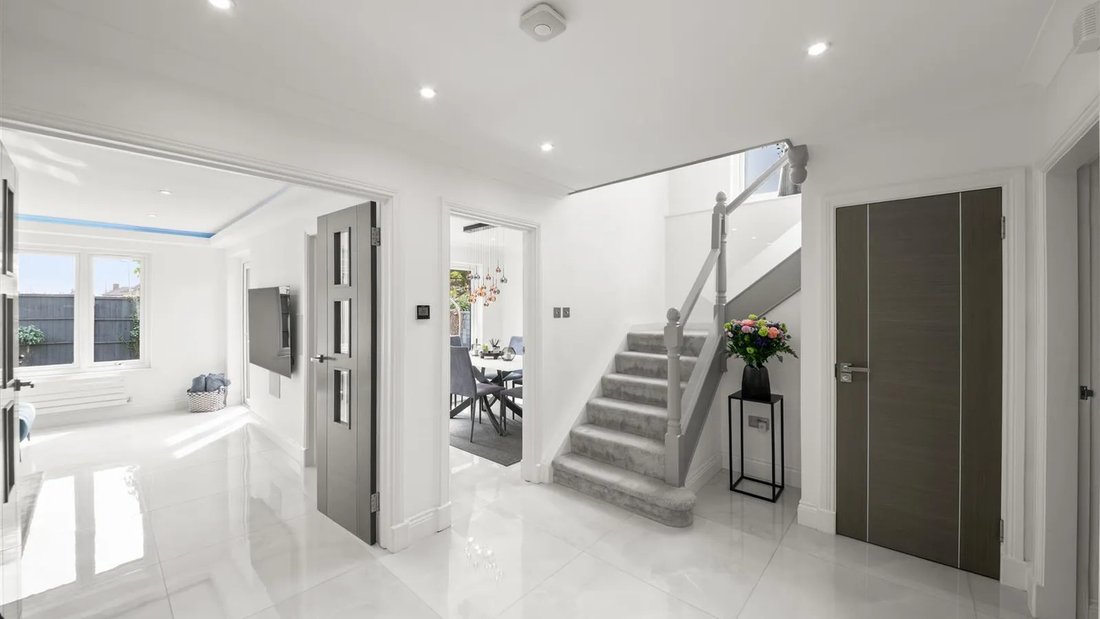House in Eastcote Village, Hillingdon, England 4 - 17771114