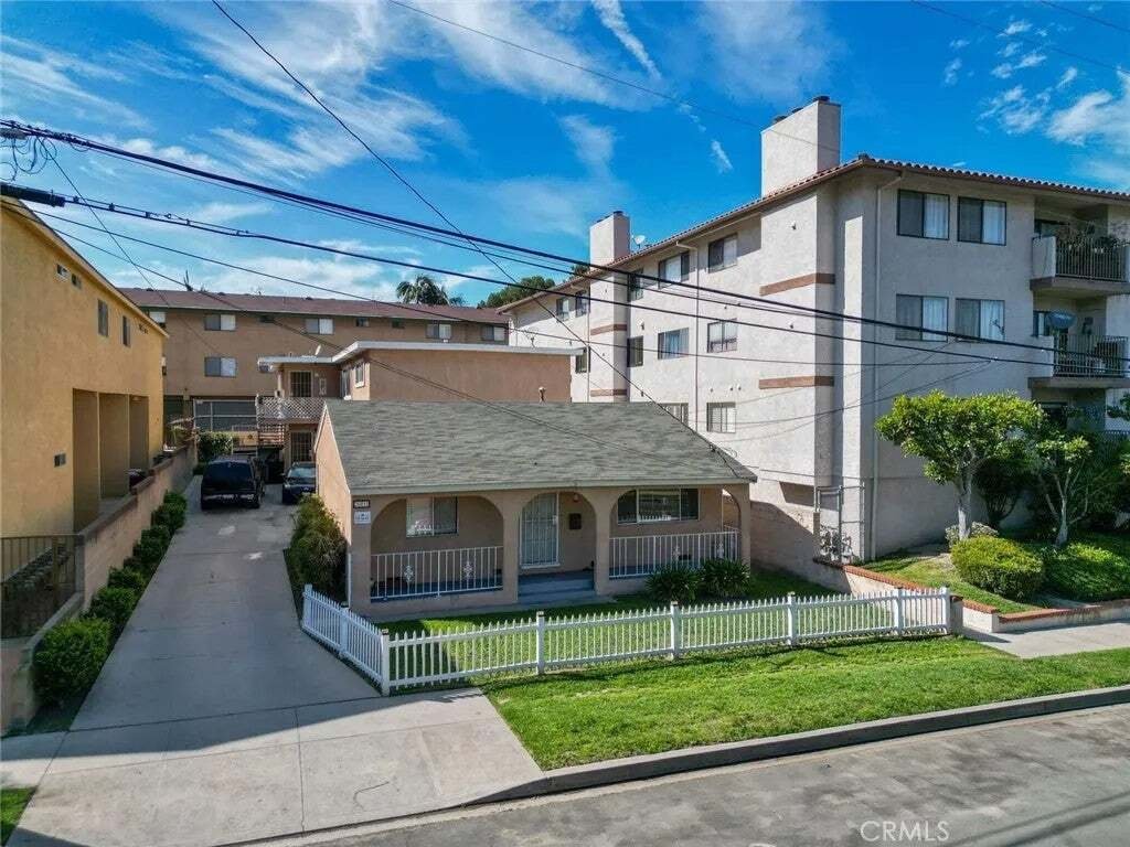Los Angeles, California, United States 1 - 18559432