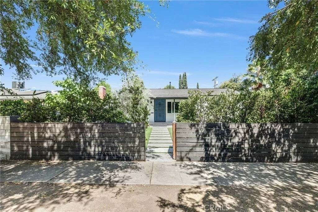 Condo in Los Angeles, California, United States 3 - 18559381
