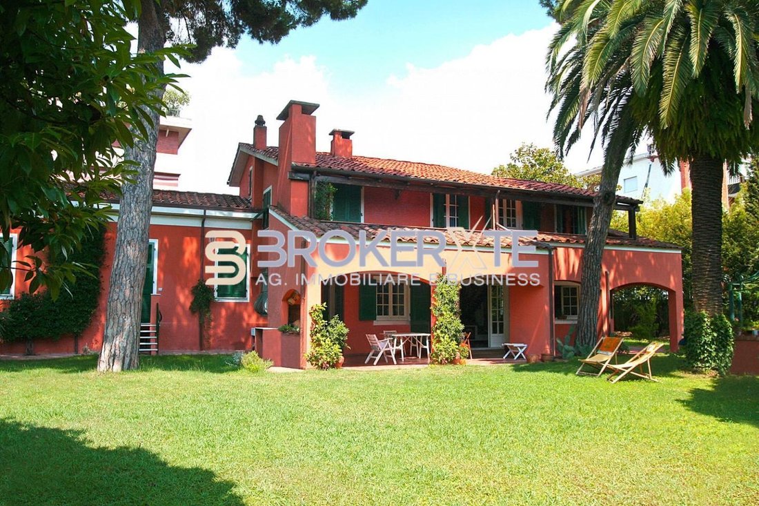 Villa in Center, Marina di Carrara, Tuscany 3 - 17412301