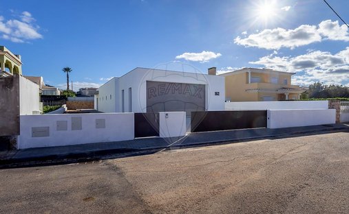 Villa in Mexilhoeira Grande, Algarve, Portugal 1