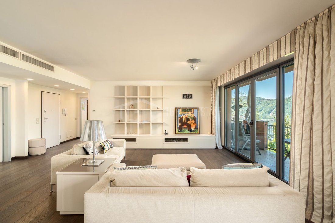 Apartment in Campione d'Italia, Lombardy, Italy 3 - 18558027