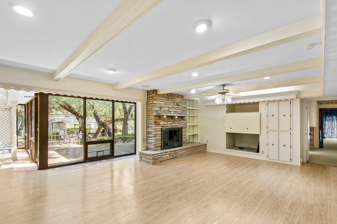 House in Yoakum, Texas, United States 4 - 18559559