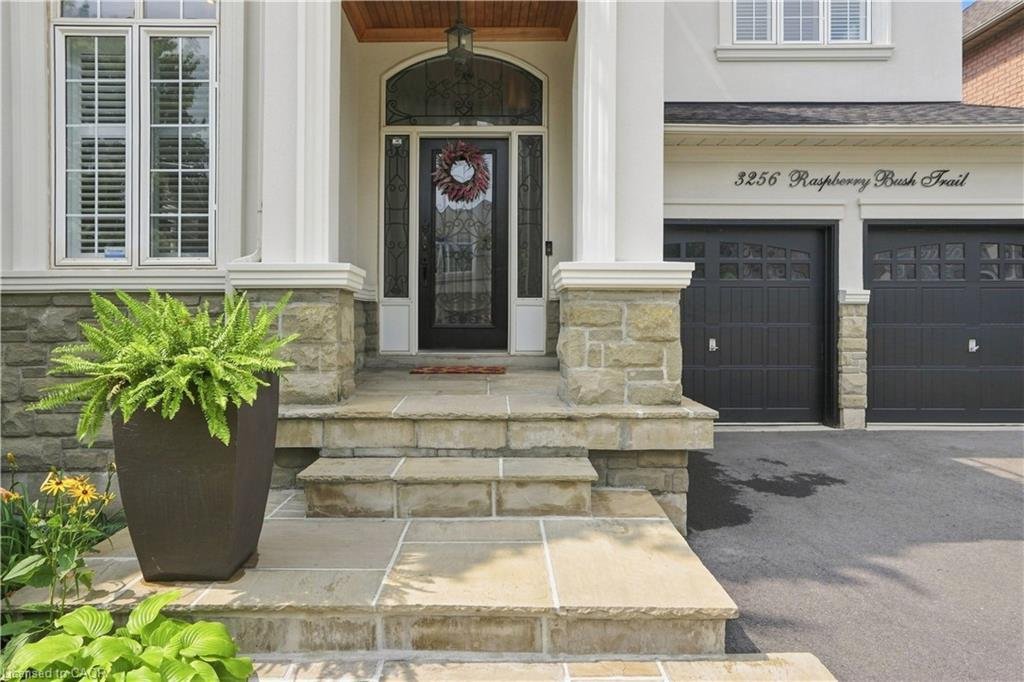 House in Oakville, Ontario, Canada 3 - 18558890