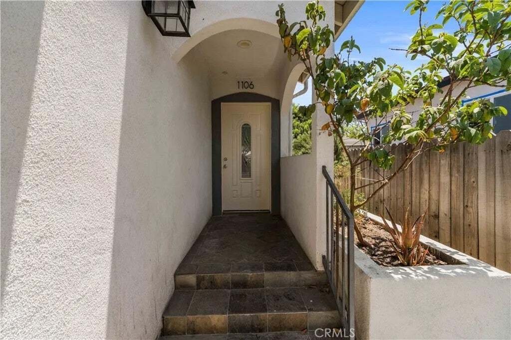 Los Angeles, California, United States 3 - 18562276
