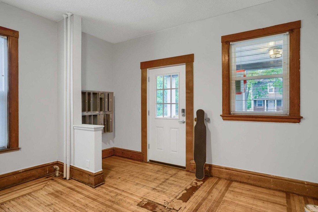 Minneapolis, Minnesota, United States 2 - 18564945