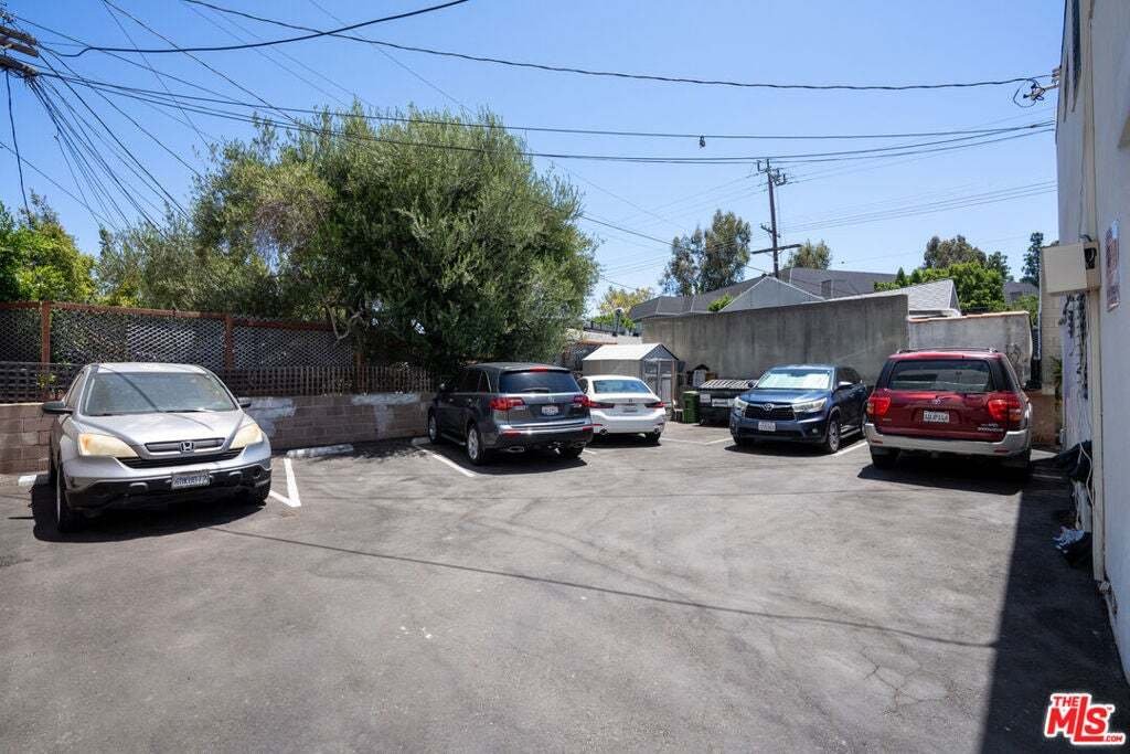 Los Angeles, California, United States 5 - 18565276