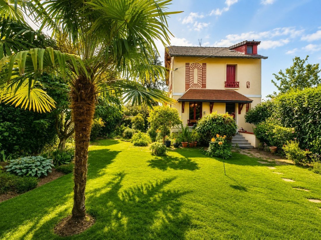 House in Le Vésinet, Ile-de-France, France 2 - 18564309