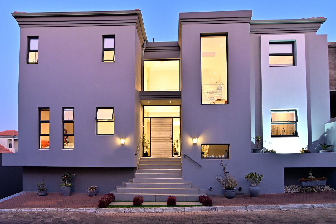 Country House in Hyde Park, Gauteng, South Africa 1 - 18563880