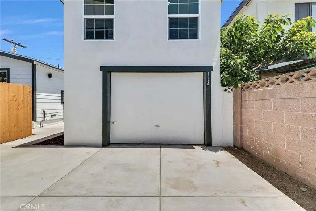 Fullerton, California, United States 4 - 18562225