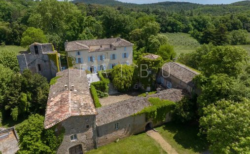 Castillo en Anduze, Occitania, Francia 1