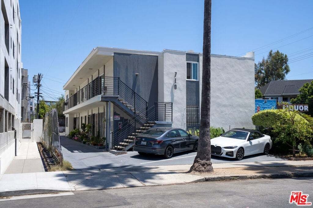 Los Angeles, California, United States 1 - 18565276