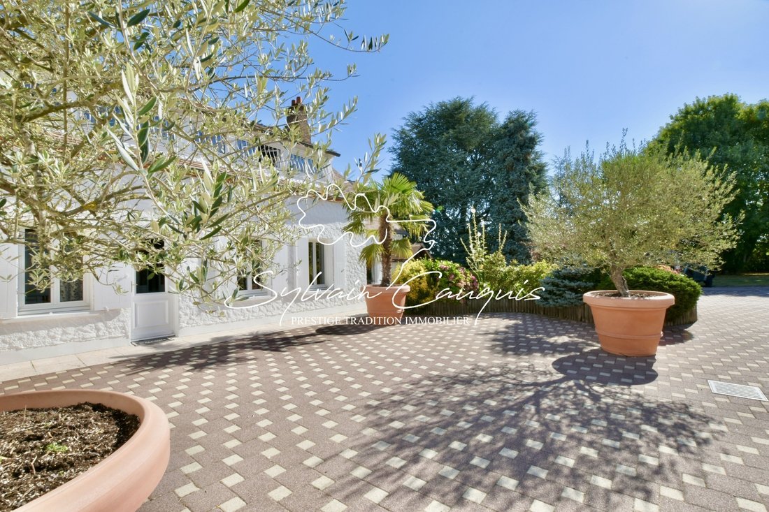 Farm Ranch in Chateauneuf-sur-Loire, Centre-Val de Loire, France 4 - 17646931