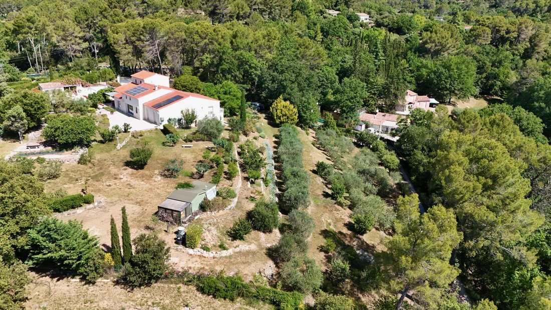 House in Flayosc, Provence-Alpes-Côte d'Azur, France 3 - 18559824