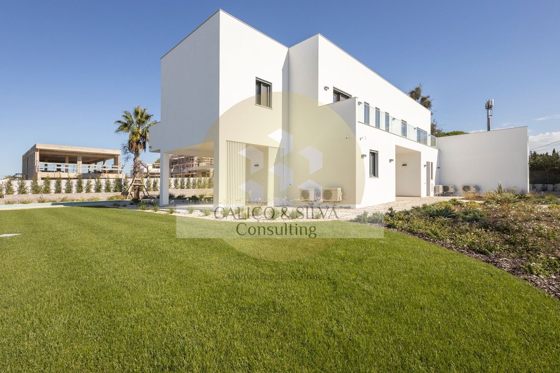 Villa in Quarteira, Algarve, Portugal 2 - 18563189