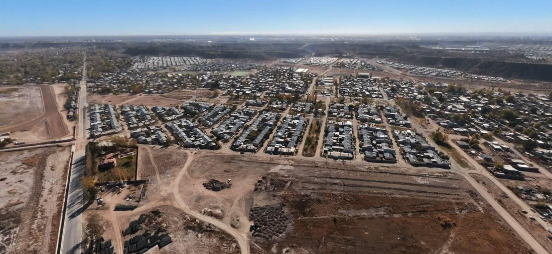 Land in Neuquen, Neuquen, Argentina 4 - 18563044