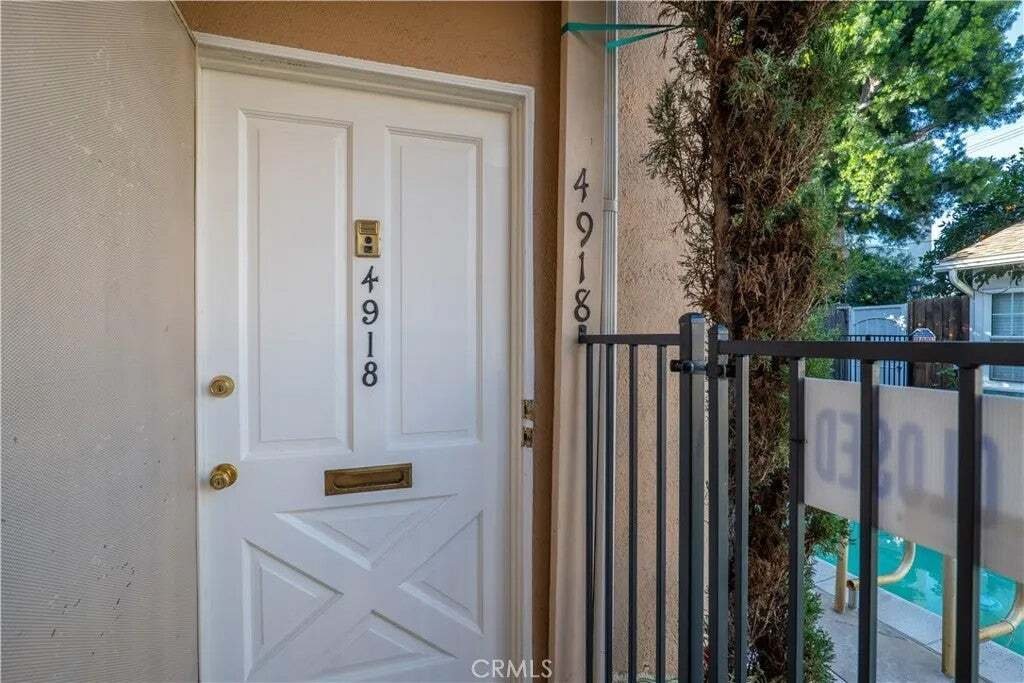 Los Angeles, California, United States 4 - 18562520