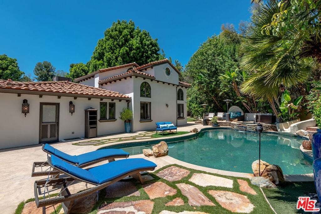 House in Los Angeles, California, United States 1 - 18245039