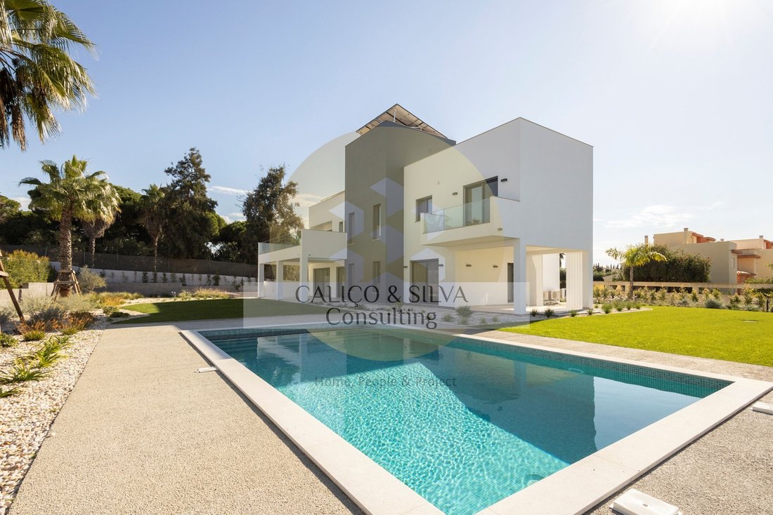 Villa in Quarteira, Algarve, Portugal 1 - 18563189