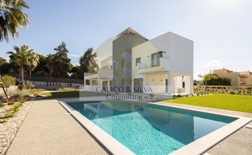 Villa in Quarteira, Algarve, Portugal 1