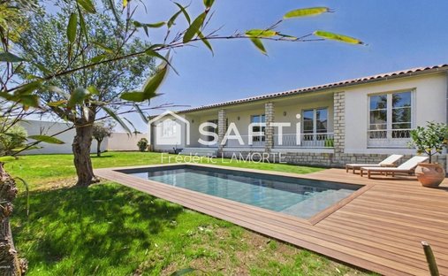 House in Sainte-Soulle, Nouvelle-Aquitaine, France 1