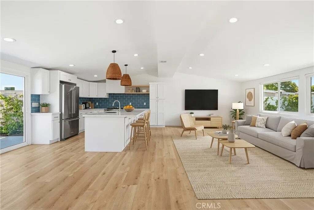 Costa Mesa, California, United States 3 - 18562217
