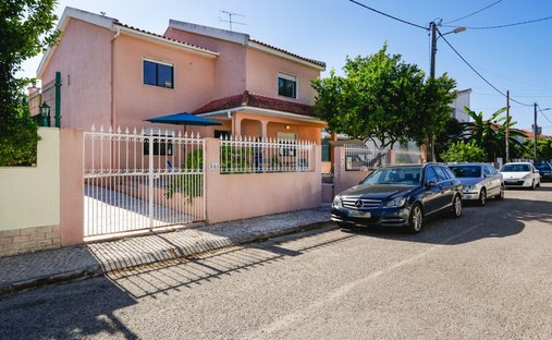 Villa in Aroeira, Charneca de Caparica e Sobreda, Portugal 1