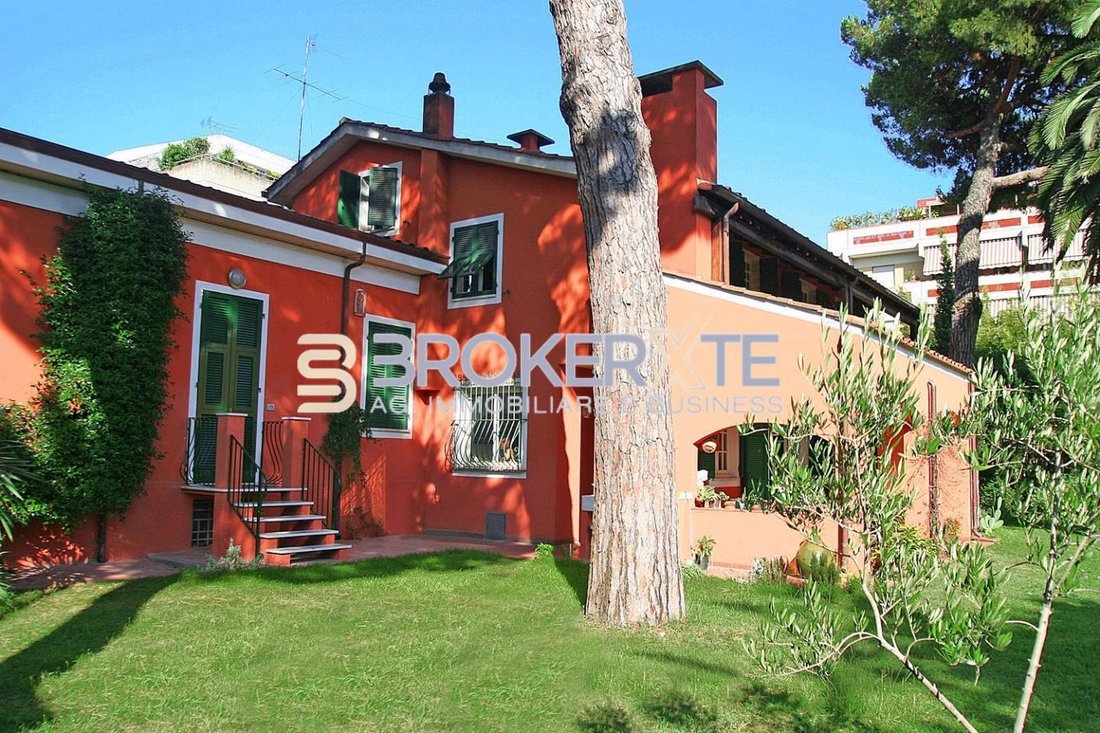 Villa in Center, Marina di Carrara, Tuscany 2 - 17412301