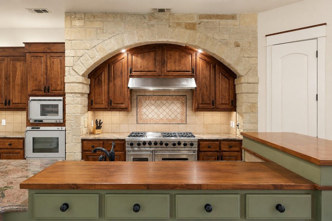 House in Spicewood, Texas, United States 5 - 17610396