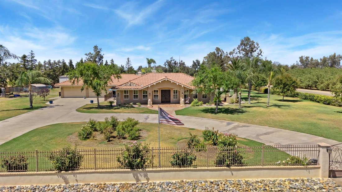 House in Sanger, California, United States 1 - 18562094