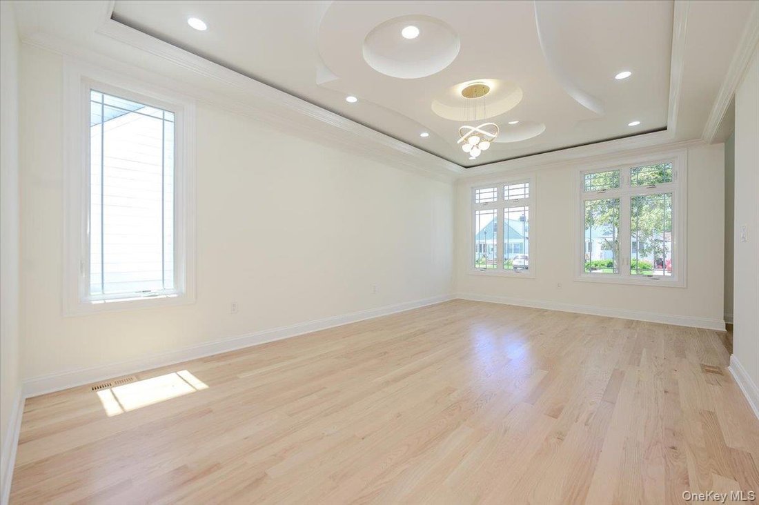 House in Elmont, New York, United States 5 - 18561300