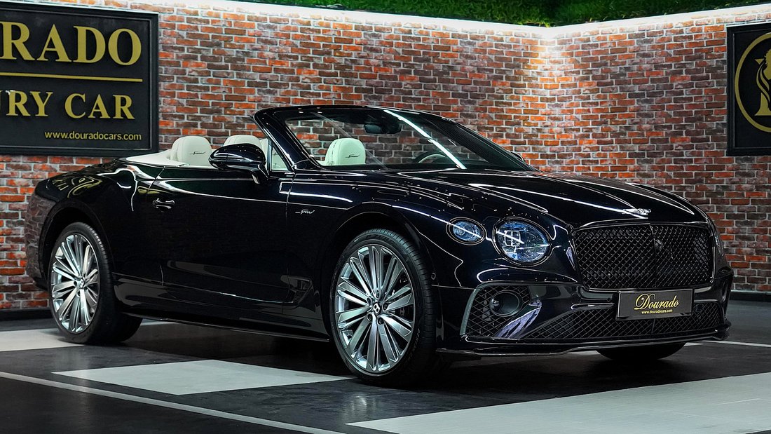 Cabriolet in Dubai, United Arab Emirates 2 - 18564182