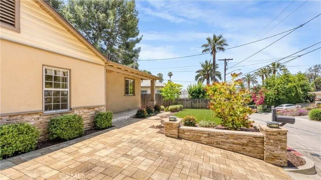 House in Burbank, California, United States 1 - 18559372