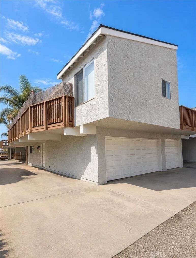 Huntington Beach, California, United States 4 - 18562517