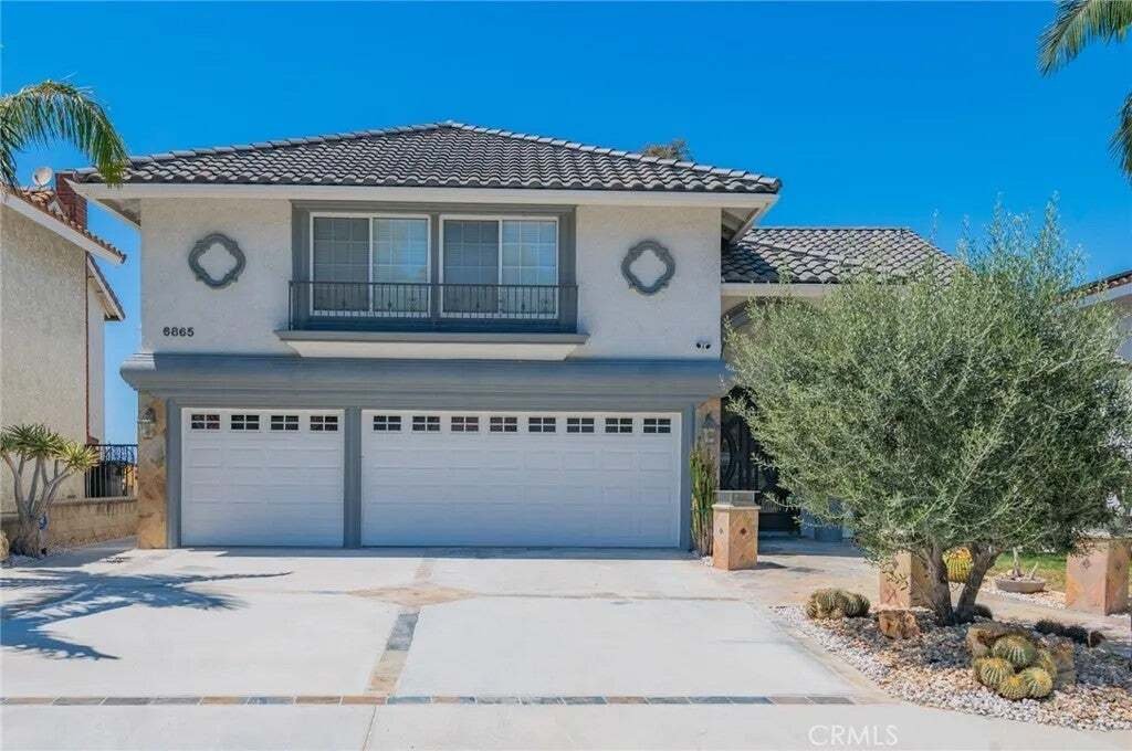 Orange, California, United States 1 - 18562387