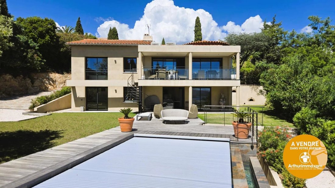 Villa in Le Lavandou, Provence-Alpes-Côte d'Azur, France 1 - 18558198