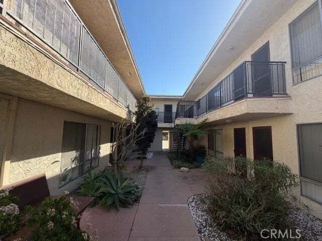 Los Angeles, California, United States 3 - 18562349