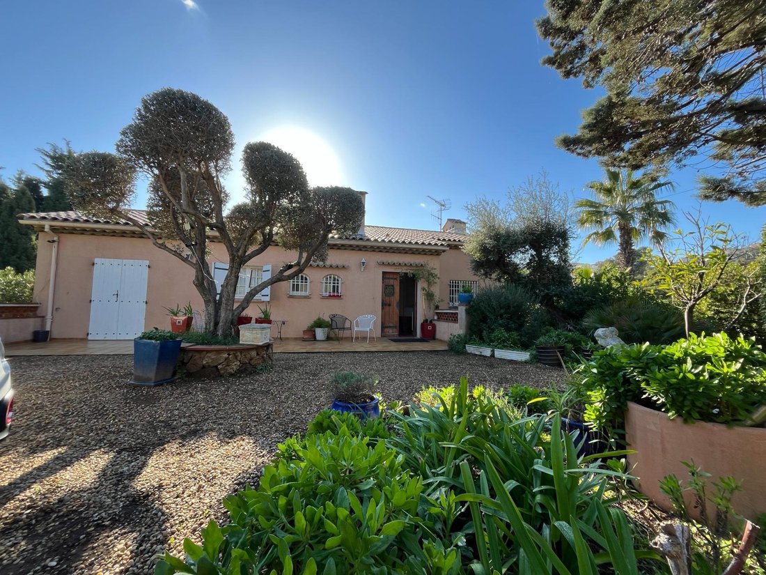 House in Frejus, Provence-Alpes-Côte d'Azur, France 1 - 18566707