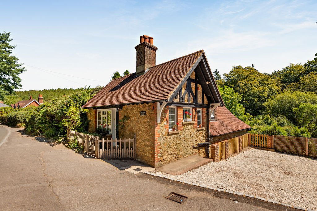 House in Holmbury Saint Mary, Shere, England 1 - 18561029
