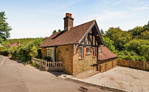 Casa a Holmbury Saint Mary, Shere, Inghilterra 1