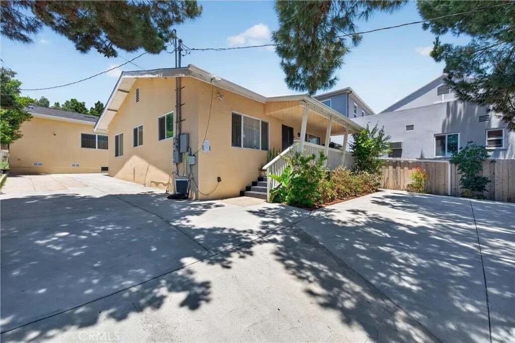 Los Angeles, California, United States 1 - 18562450