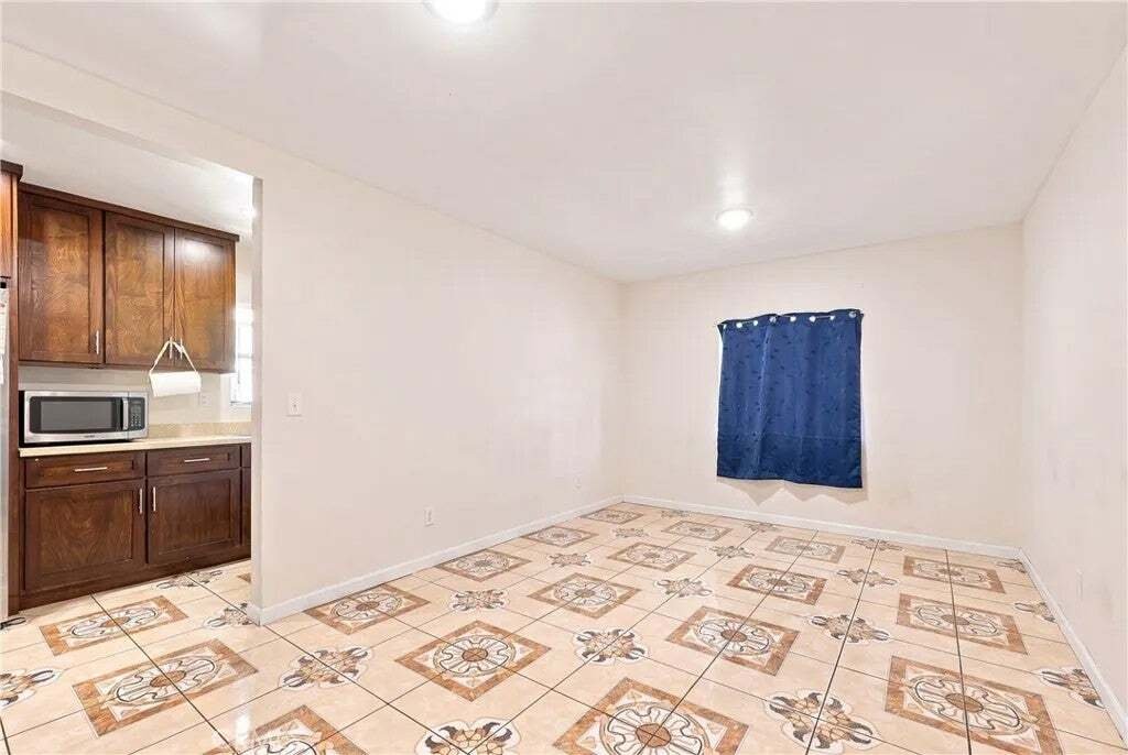 Los Angeles, California, United States 5 - 18562430