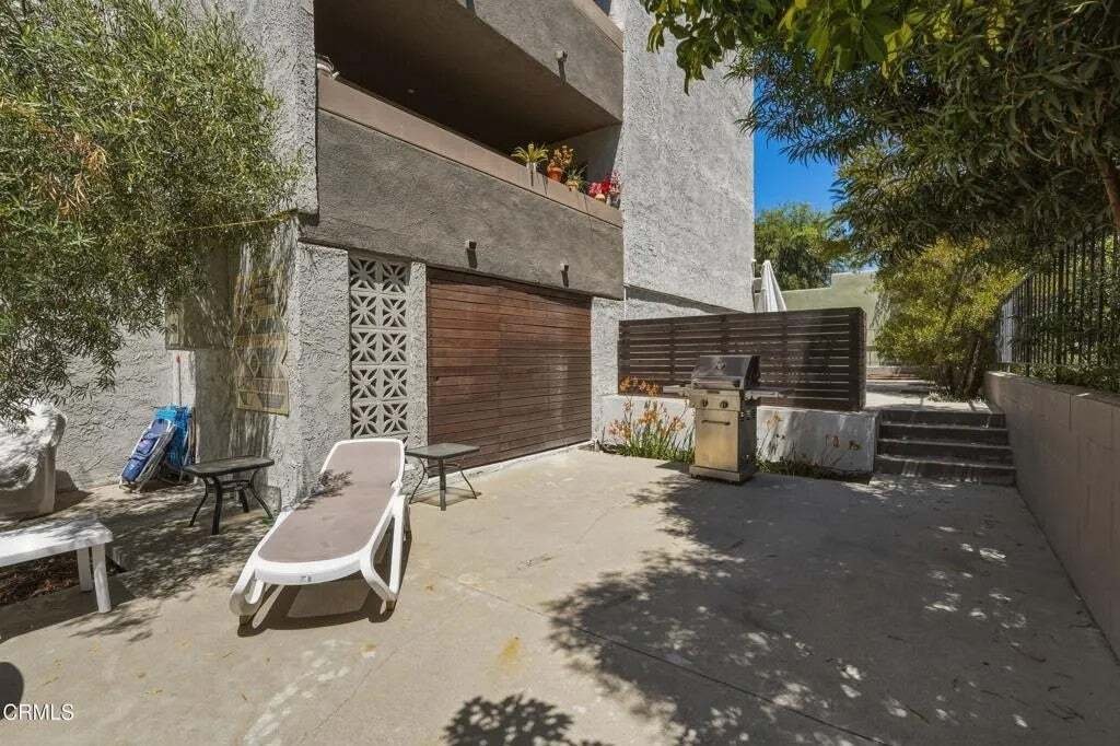 Los Angeles, California, United States 4 - 18562178