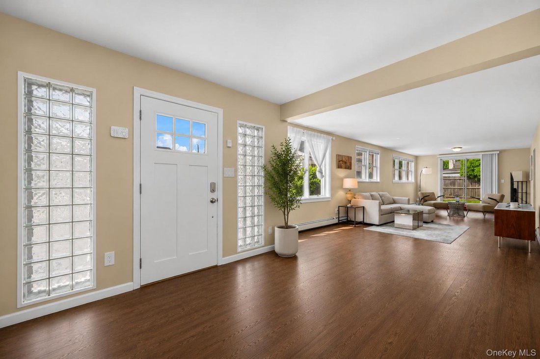 House in East Meadow, New York, United States 2 - 18563063