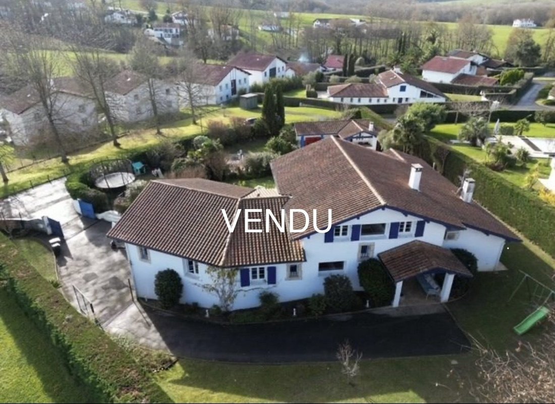 Villa in Arbonne, Nouvelle-Aquitaine, France 1 - 16942088