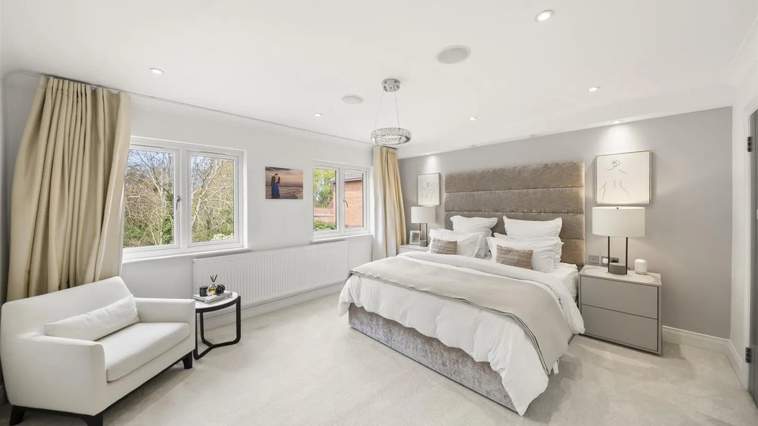 House in Eastcote Village, Hillingdon, England 2 - 17771114