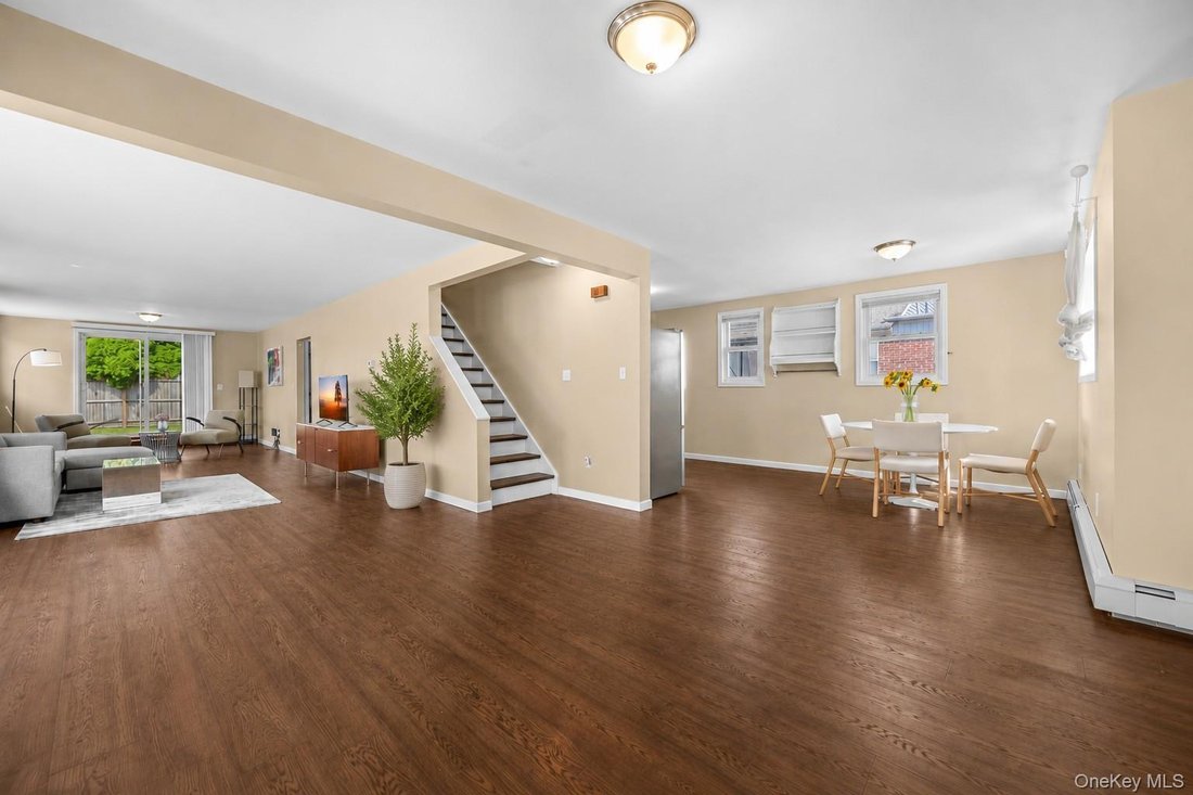 House in East Meadow, New York, United States 3 - 18563063